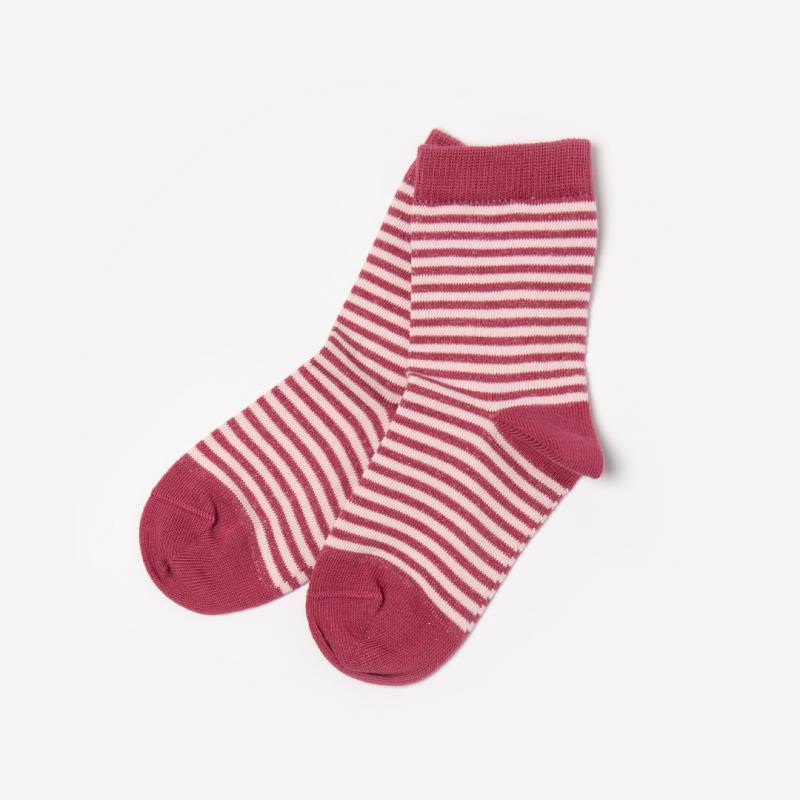 Geringelte Socken von Grödo aus Bio-Baumwolle in sangria-rose
