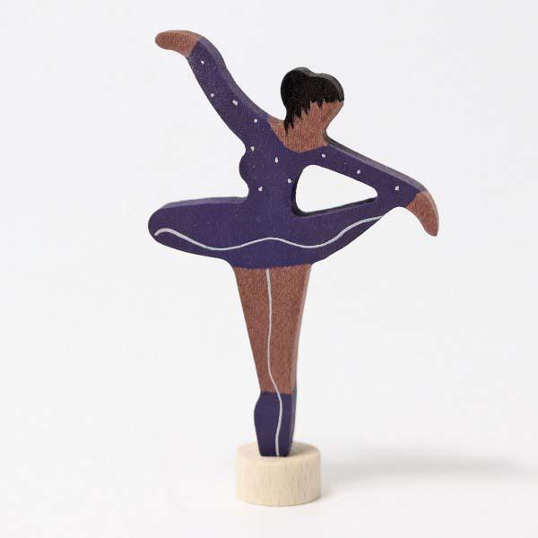 Figurenstecker Ballerina Fliederduft aus Holz für den Geburtstagsring von Grimm´s