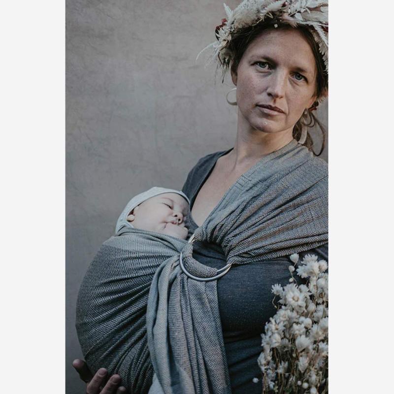 Ring Sling Tragetuch Alva aus Bio-Baumwolle pflanzengefärbt von Mama Nuka Baby 2