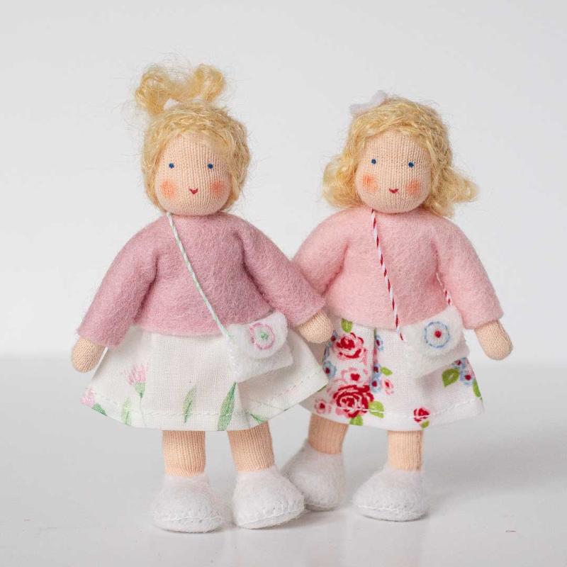 Blumenkinder Puppenstuben Mädchen blondes Haar, rosa/weiß geblümt Beispiel 1 und 2