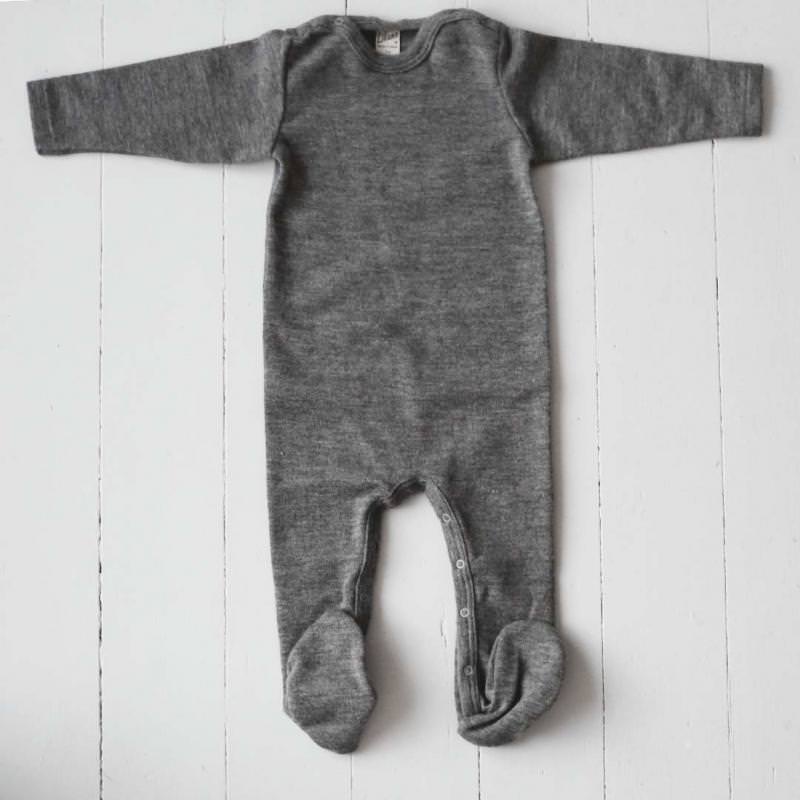 Baby Strampelanzug mit Fuß von Lilano aus Wolle/Seide in hellgrau