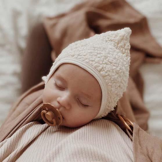Baby Mütze The Teddy Pixie Bonnet von Tiny People Organic aus Bio-Baumwolle in ecru