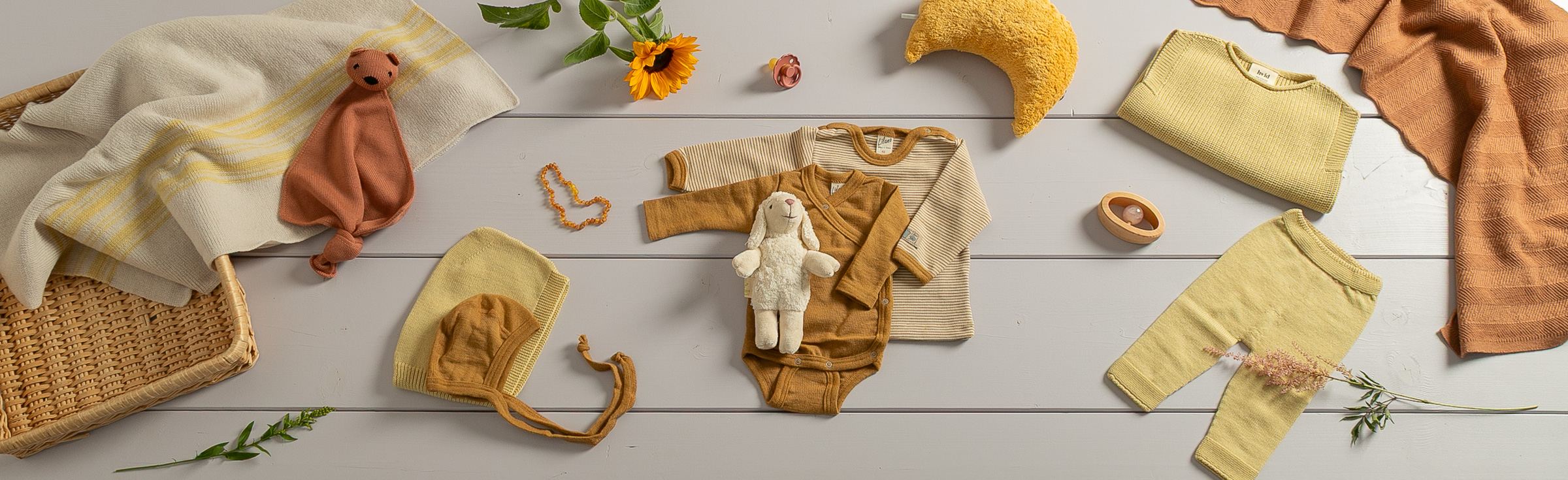 Kleidung für Babys aus Bio-Baumwolle, Wolle und Seide