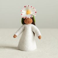 blumenkind gaenseblume filzpuppe