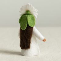 blumenkind gaenseblume filzpuppe hinten