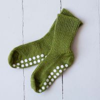 Baby und Kinder Stoppersocke von Hirsch aus Wolle in maigrün