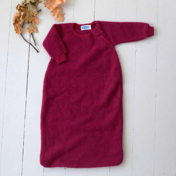 Baby Schlafsack von Reiff aus Wollfleece mit Armen in beere