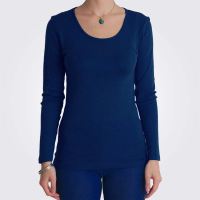 Damen Unterhemd von Hocosa aus Wolle/Seide in dunkelblauDamen Unterhemd von Hocosa aus Wolle/Seide in dunkelblau Tragebeispiel