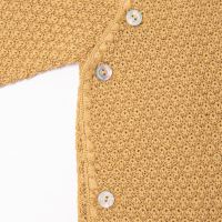 Baby Schlüttli von Selana aus Merinowolle in gold 3