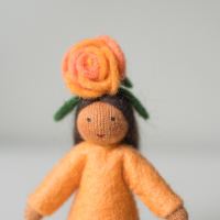 Filzpüppchen Blumenkind Rose orange 3 3