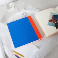 Farbenfrohes Fotoalbum von Present Stories mit Leineneinband in rosa-blau-rot 4