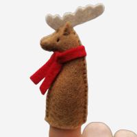 Kleine Filz Freunde Fingerpuppe Elch mit rotem Schal