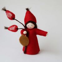 Blumenkind Hagebutte in der Hand 2