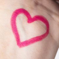 Kinder Schminkstift von Namaki Cosmetics in fuchsia 2
