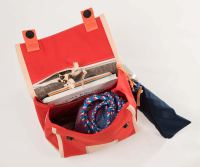 Schultasche von Hänska aus Bio-Baumwolle Cherry Tomato oben gefüllt