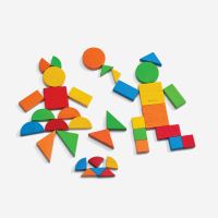 Mosaik-Steine mit Behälter aus Holz