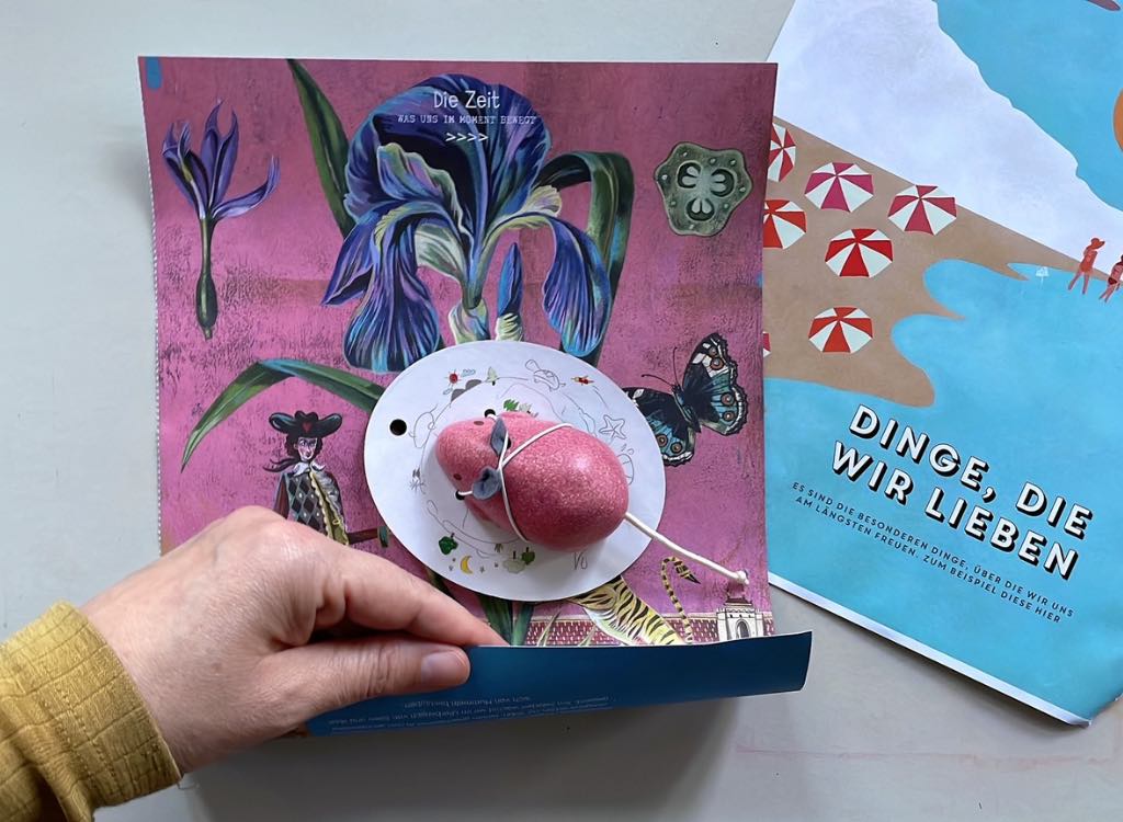 Zeitungspapier mit schönen Mustern als Geschenkpapier.